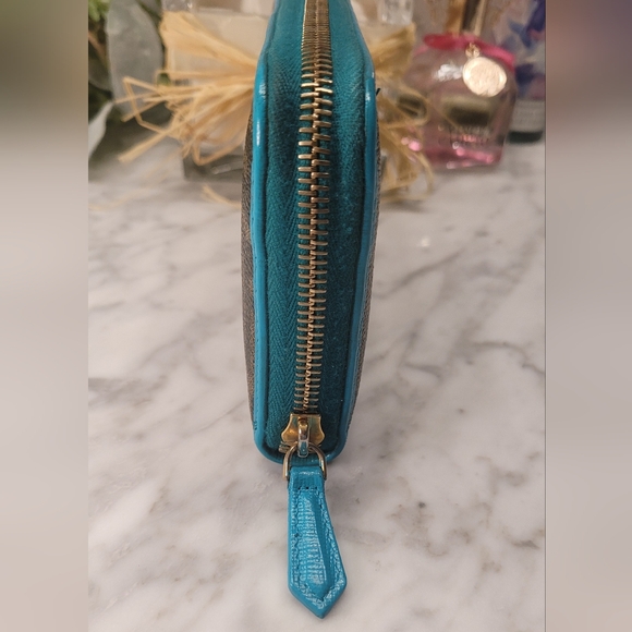 Fendi Zucca Zip Around Wallet EUC - Picture 9 of 13